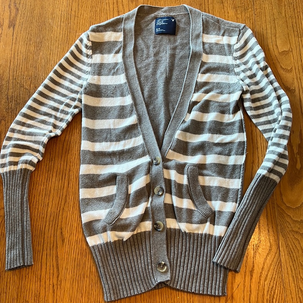 American Eagle Outfitters Cardigan. Size medium. Cozycore, light academia